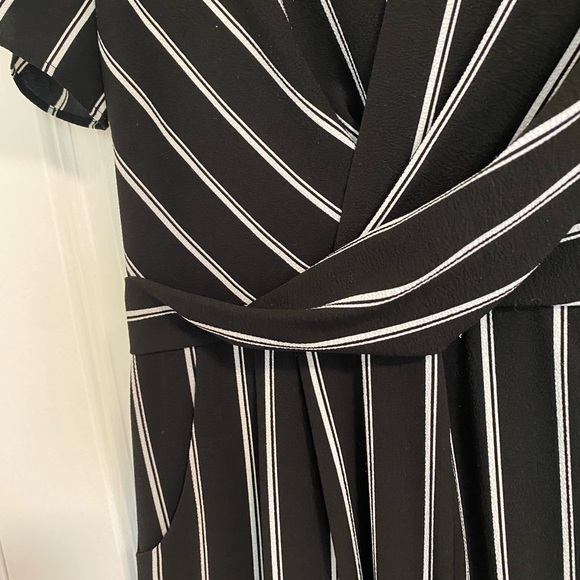 Cropped Jumpsuit - Picture 2 of 3